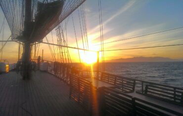 Gibraltar Middellandse Zee zeezeilen zeilen zonsopkomst tallship kustlijn