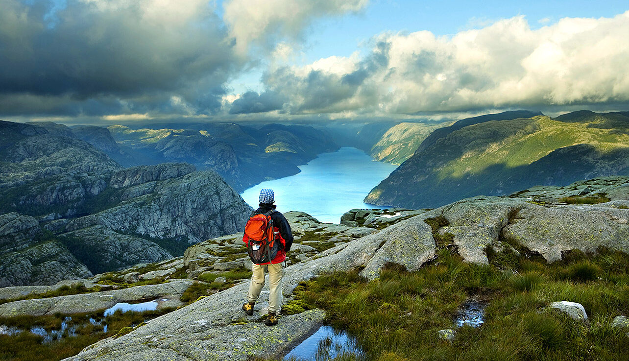 fjord hiking bergwandelen sail hike Lofoten Noorwegen