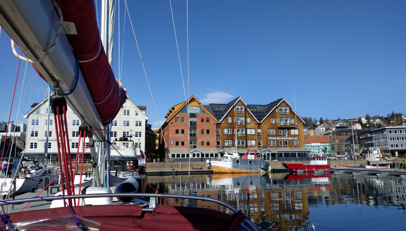 Tromso Noorwegen reistips citytrip SeaWind Adventures vakantie Scandinavie rondreis zeilexpeditie outdoor zeilen groepreis