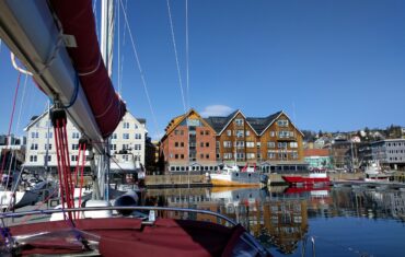 Tromso Noorwegen reistips citytrip SeaWind Adventures vakantie Scandinavie rondreis zeilexpeditie outdoor zeilen groepreis