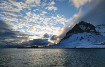 Spitsbergen wolkenlucht zeilreis SeaWind Adventures
